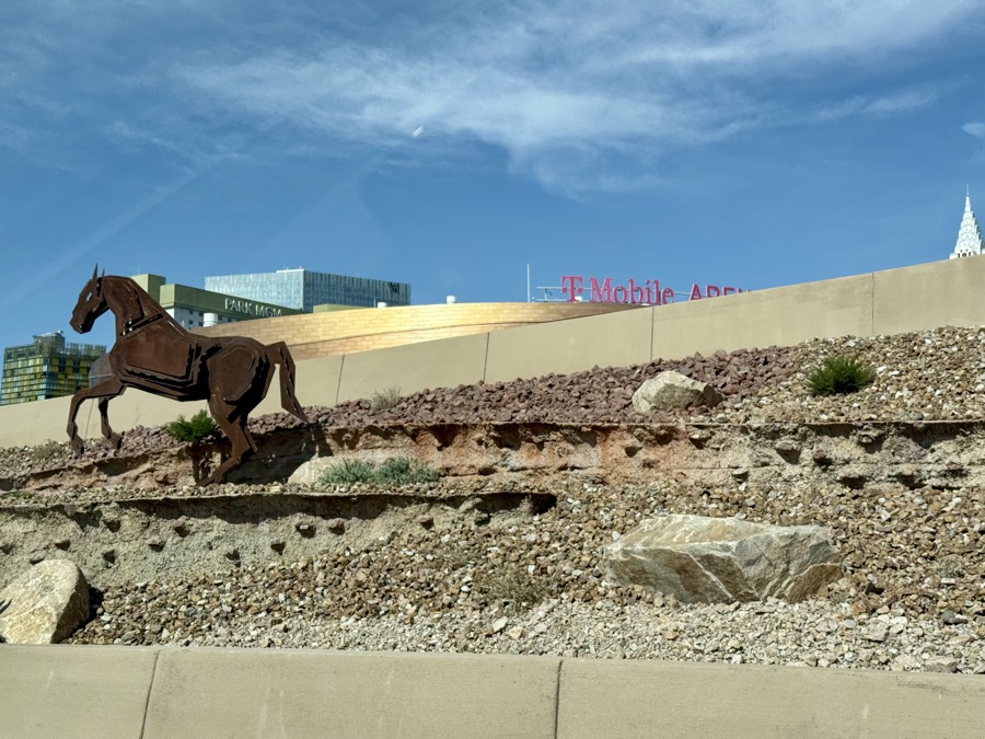 I-15 N  T-MOBILE ARENA